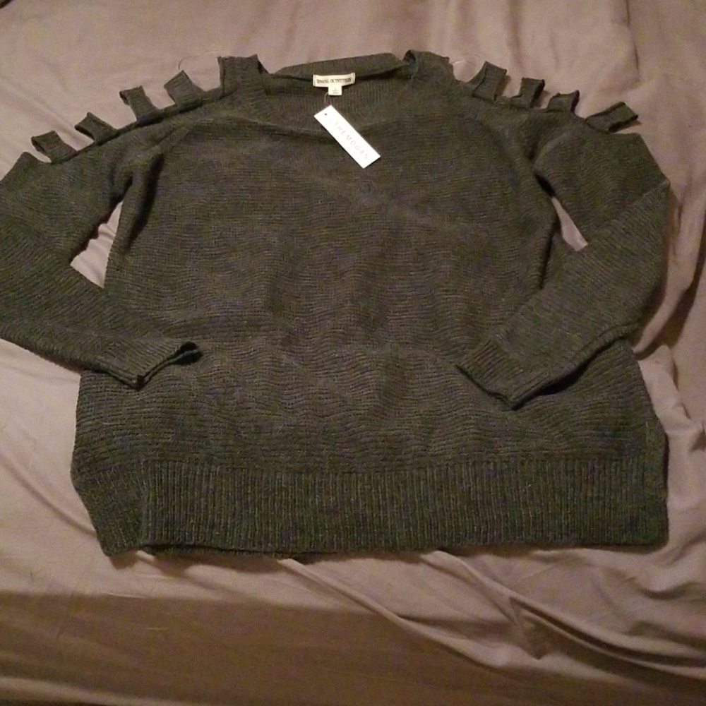 Gray cold should sweater